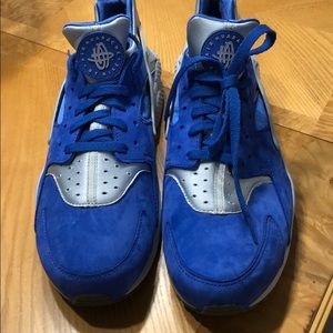 Unworn Nike air huarache premium ‘varsity royal’